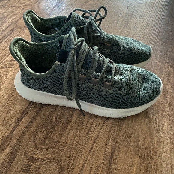 adidas Shoes - Adidas casual sneaker